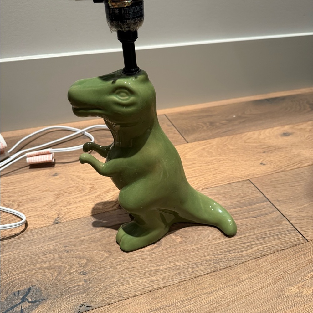 Green Dinosaur Reptile Lamp - Picture 3 of 4